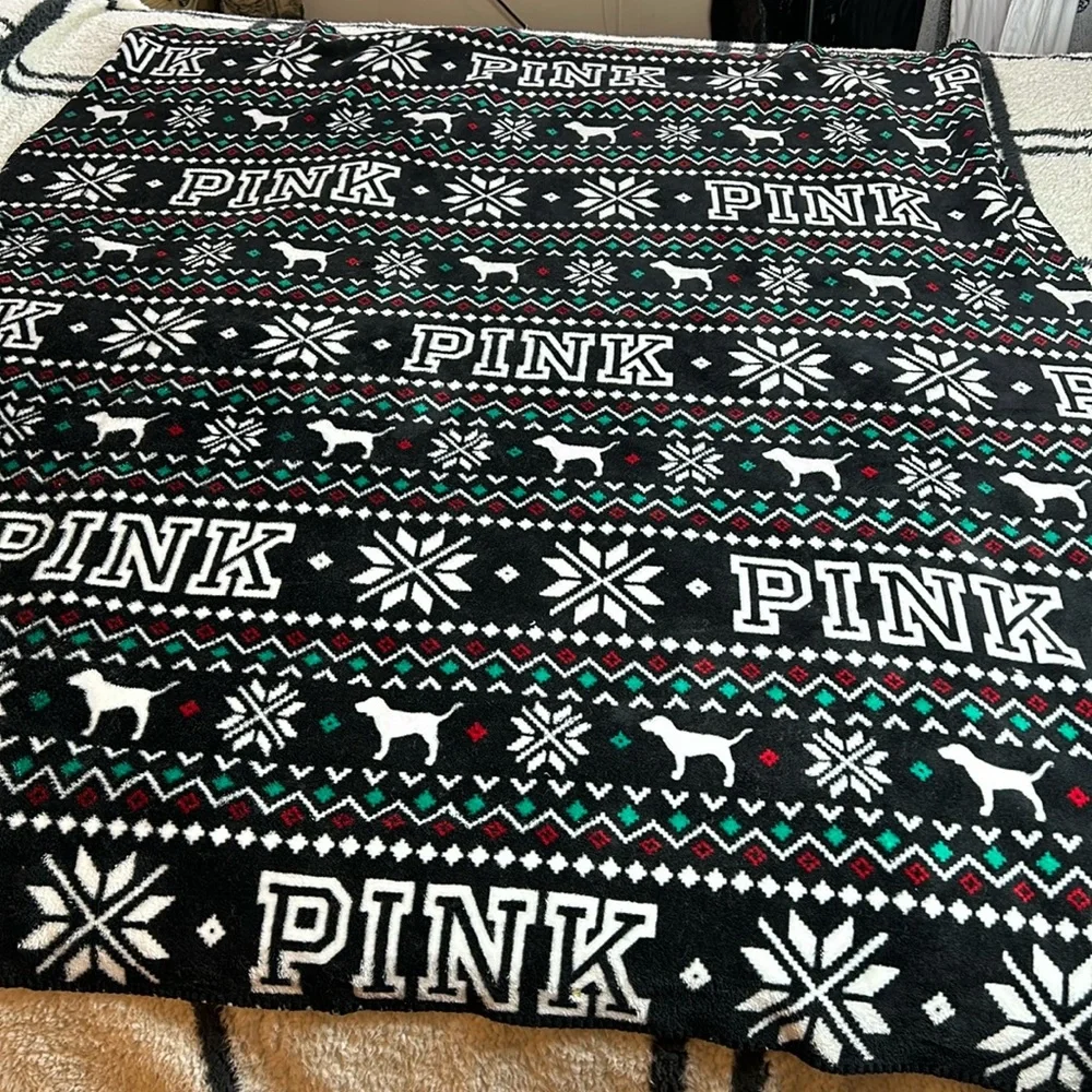 Victoria's Secret PINK Holiday Fleece Blanket Black / White 50